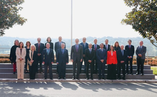 Su Majestad el Rey junto a la representación de la ETS de Ingeniería de Montes, Forestal y del Medio Natural de la Universidad Politécnica de Madrid