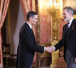 Su Majestad el Rey recibe el saludo del presidente del Gobierno, Pedro Sánchez Pérez-Castejón