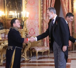Su Majestad el Rey recibe el saludo del ministro de Asuntos Exteriores, Unión Europea y Cooperación, José Manuel Albares