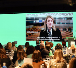 Proyección del video de la presidenta del Parlamento Europeo, Roberta Metsola