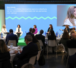 Vista general de la mesa redonda "Retos y medidas necesarias para la cobertura de las necesidades laborales del paciente de cáncer"