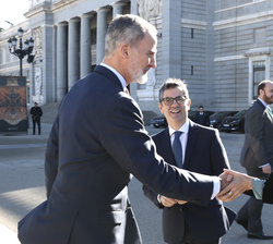 Su Majestad el Rey es recibido por la ministra de Igualdad, Ana María del Carmen Redondo