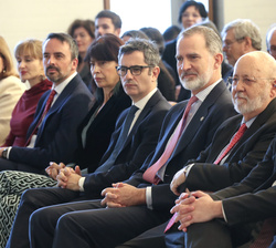 Su Majestad el Rey durante el acto de entrega de los Premios Nacionales de Sociología y Ciencia Política 2022 Y 2023