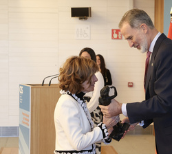 Su Majestad el Rey entrega el Premio Nacional de Sociología y Ciencia Política 2023, a Carlota Solé i Puig 