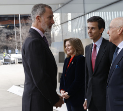 Su Majestad el Rey a su llegada es recibido por el presidente de la Fundación CODESPA, Andrés Fontenla y el presidente saliente de la Fundación CODESP