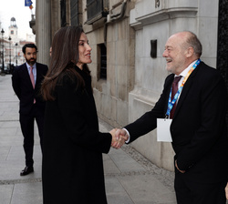 Su Majestad la Reina recibe el saludo del secretario de Estado de Educación, José Manuel Bar Cendón