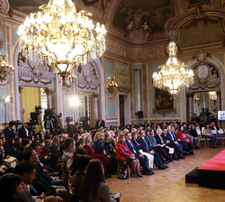 Vista general del salón durante el desarrollo de la mesa diálogo