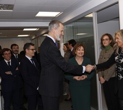 Don Felipe recibe el saludo del personal del Colegio de Registradores de España