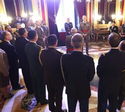 Su Majestad el Rey recibe en audiencia militar a los Agregados de Defensa, Militares, Navales y Aéreos acreditados en España y a una Comisión de Repre