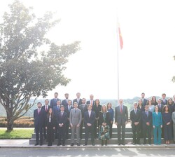 Su Majestad el Rey con la LXXII promoción del Cuerpo Superior de Técnicos Comerciales y Economistas del Estado