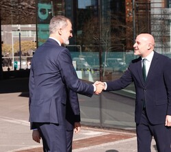 Su Majestad el Rey recibe el saludo del delegado del Gobierno en la Comunidad Autónoma de Cataluña, Carlos Prieto