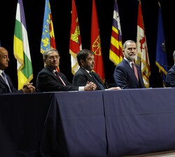 Su Majestad el Rey preside la mesa presidencial del acto de entrega de despachos a la LXXII promoción de la Carrera Judicial