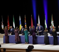 Su Majestad el Rey durante la entrega de los despachos a los nuevos jueces de la LXXII promoción de la Carrera Judicial