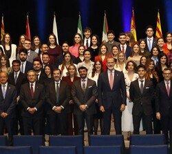 Don Felipe con los miembros de la 72ª promoción de la Carrera Judicial y las autoridades