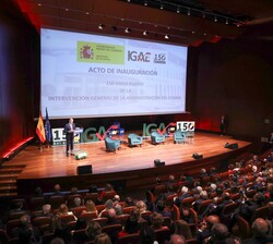 El Rey dirige unas palabras a los asistentes
