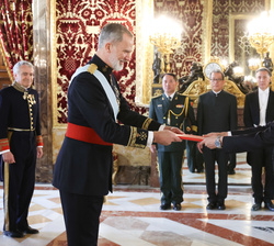Su Majestad el Rey recibe en el Palacio Real de Madrid las Cartas Credenciales del Embajador de la República Popular China, Sr. Yao Jing
