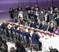 Don Felipe durante la cena oficial del “MWC Barcelona 2024”