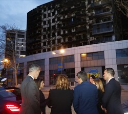 Sus Majestades los Reyes a su llegada a la zona del incendio
