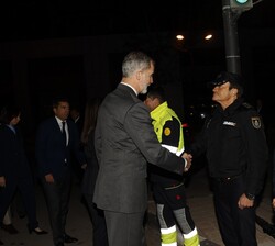 Su Majestad el Rey saluda a los miembros del Cuerpo Nacional de Policía