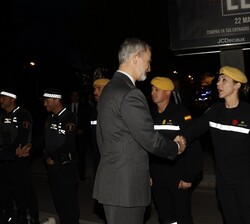 Su Majestad el Rey saluda a miembros de la UME