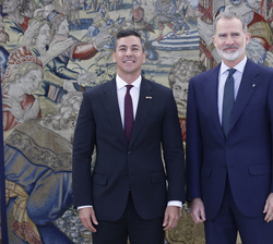 Su Majestad el Rey junto al Presidente de la República del Paraguay, Santiago Peña Palacios