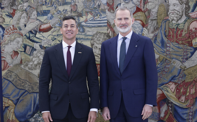 Su Majestad el Rey junto al Presidente de la República del Paraguay, Santiago Peña Palacios