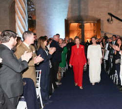 Su Majestad la Reina Doña Sofía recibe un caluroso recibimiento a su llegada a la Lonja de Palma