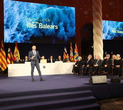 Su Majestad la Reina Doña Sofía durante la presentación del maestro de ceremonias, Toni Rigo