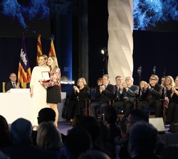 Su Majestad la Reina Doña Sofía durante la entrega de los Premios Ramón Llull 2024