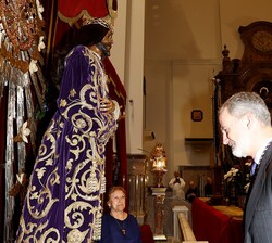 Su Majestad el Rey ante la imagen de nuestro padre Jesús Nazareno "Cristo de Medinaceli"