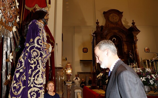 Su Majestad el Rey ante la imagen de nuestro padre Jesús Nazareno "Cristo de Medinaceli"