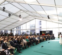 El acto comenzó con la proyección del vídeo “Creer, Crear, Crecer” y la escritora Espido Freire actuó como maestra de ceremonias