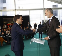Su Majestad el Rey entrega las “Becas Iberdrola”