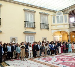 El Rey escucha unas palabras en nombre los ganadores de la 41 y 42 edición