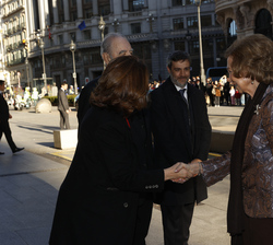 Su Majestad la Reina Doña Sofía recibe el saludo de la presidenta de la Fundación Callia, Carmen Reviriego