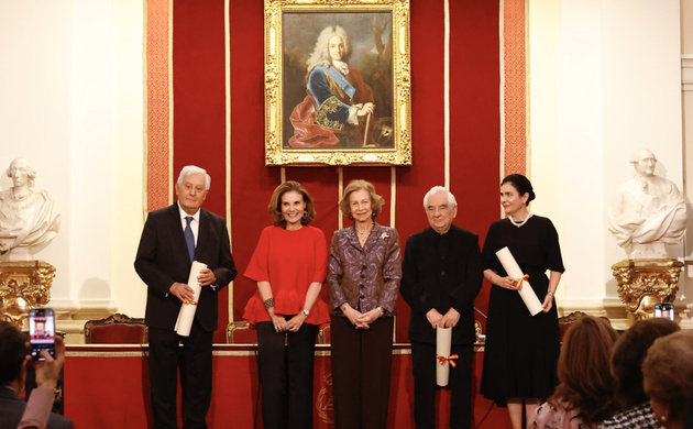 Doña Sofía con los premiados y la presidenta de la Fundación Callia