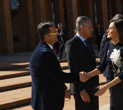 Su Majestad la Reina es recibida por el presidente de la Federación Española de Enfermedades Raras, Juan Carrión
