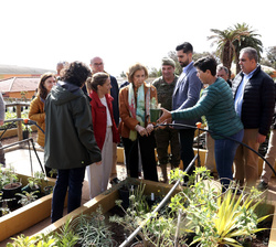 Su Majestad la Reina Doña Sofía durante su visita al vivero del Centro