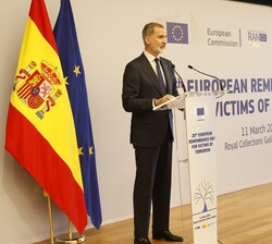 El Rey dirige unas palabras a los asistentes