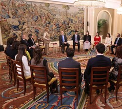 Su Majestad el Rey durante la audiencia con los funcionarios del Cuerpo de Abogados Del Estado