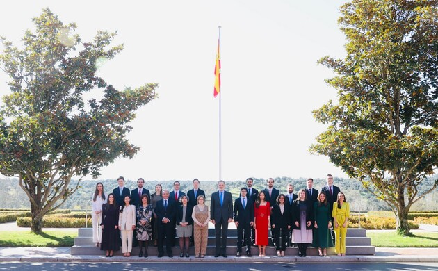 Su Majestad el Rey junto a los nuevos funcionarios del Cuerpo de Abogados Del Estado