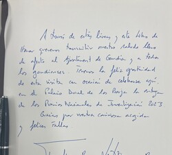 Dedicatoria de Sus Majestades los Reyes con motivo de su visita a Gandía