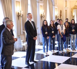 El Rey recibe en audiencia a los medallistas de los Campeonatos Acuáticos de 2024, de Europa, en Eindhoven y Croacia, y del Mundo, en Doha