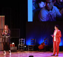 Presentación del acto por Begoña Arana, Premio Princesa de Girona Social 2019 y consejera delegada y fundadora de la asociación gaditana Nuevo Hogar B