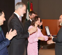 Don Carlos Elejalde, Karra Elejalde, actor, director de cine y guionista, recibe la medalla de oro al mérito en las Bellas Artes 2022