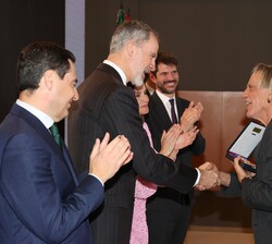 Don Luis Pastor, cantautor, recibe la medalla de oro al mérito en las Bellas Artes 2022