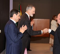 Don Tomás García, diseñador, recibe la medalla de oro al mérito en las Bellas Artes 2022