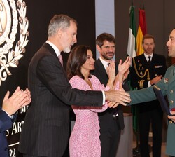 Don Idafe Gallego, teniente coronel jefe de la Unidad de Actividades Subacuáticas, recibe la medalla de oro al mérito en las Bellas Artes 2022 otorgad