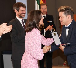 Don Santiago Auserón, Juan Perro, músico, recibe la medalla de oro al mérito en las Bellas Artes 2022