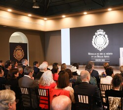 Victor Manuel, cantautor, pronuncia unas palabras de agradecimiento en nombre de los premiados